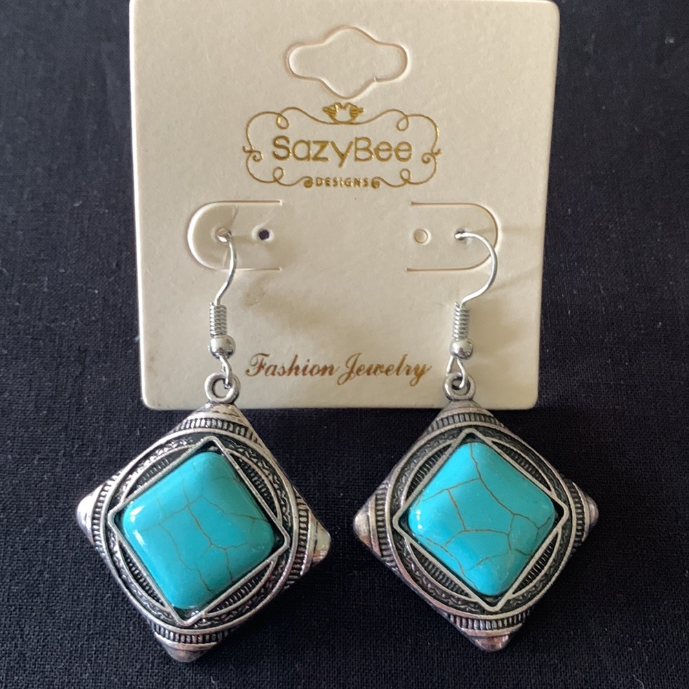 Sazy Bee Earrings